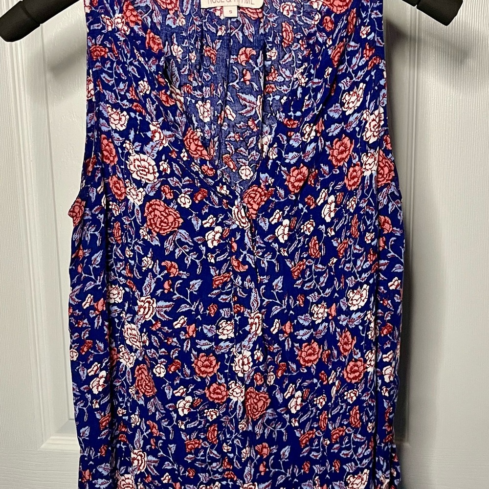 Women’s floral tank top size small